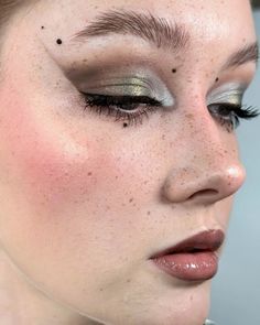 Desert Dreamer, Work Makeup, Unique Makeup, Colored Eyeliner, Eye Makeup Art, Light Makeup, Free Makeup, Glam Makeup