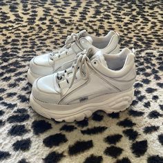 Gently Used Buffalo London Pure Classics. Buffalo London Sneakers, Buffalo London Shoes, Buffalo London, London Shoes, White Sneakers, Buffalo, Color White, London, Women Shoes