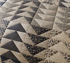 a close up view of a quilt with black and white designs on it's edges