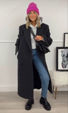 Long Gray Trench Coat Outfit, Day Out In London Outfit Winter, Pea Coat With Hoodie Outfit, Classic Style Women Winter, Smoky Mountains Outfits Winter, Winter Outfits Women Streetwear, Outfits With Winter Jackets, Cold Weather New York Outfits, Winter Peacoat Outfit