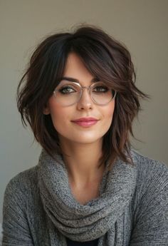 Shaggy Bob For Fine Hair, Modern Pixie Haircut, Bob For Fine Hair, Haircut Shoulder, Sleek Pixie, Short Stacked Bob, Longer Pixie, Haircut Layered, Modern Pixie