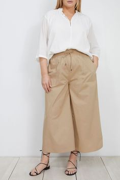 Plus Size Modest Summer Outfits, Plus Size Summer Outfits, Classic Blouses, Apiece Apart, Minimal Outfit, Plus Size Fashion For Women, Wide Leg Pant