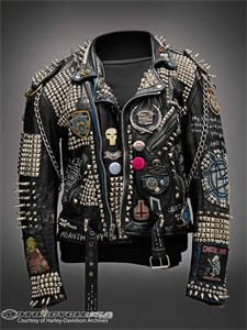 Got a beef with society  Theres a uniform for that--c. late 1970s-early 1980s hand-decorated punk jacket  typical uniform of the youth subculture. From a private collection. Harley Davidson Museum, Moda Rock, Steampunk Jacket, Gothic Jackets, Custom Leather Jackets, Mode Punk, Harley Davidson Jacket