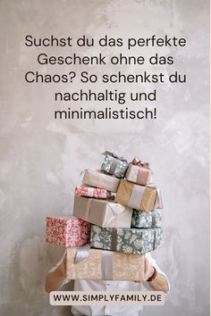 Geschenke, die wirklich Freude machen und gleichzeitig nachhaltig sind – das ist möglich! Entdecke, wie du deinen Kindern etwas schenken kannst, das länger hält und die Umwelt schont. In diesem Artikel teile ich wertvolle Tipps, wie du minimalistisch und mit Bedacht schenkst, ohne auf den Zauber von Geschenken zu verzichten. Gönn dir und deinen Kindern eine neue Art des Schenkens, die alles verändert. Art