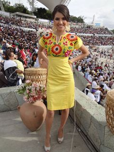 vestidos bordados oaxaqueños - Buscar con Google Flower Embroidered Dress, Short Green Dress, Mexican Embroidered Dress, Flower Maxi Dress, Rose Gold Makeup, Dark Blue Dress, Gold Makeup