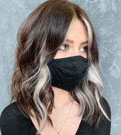 Skunk Hair, Hair Color Underneath, Haircut Styles, Curly Hair Wig, Wavy Curly Hair, Hair Wax, Hair Inspiration Color, Hair Inspo Color