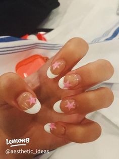 There's a new beauty trend taking over Instagram and it's absolutely stunning. Say hello to "quartz nails". Preppy Winter Nails Short, Preppy Short Acrylic Nails, Gel Nails Preppy, Gel Nail Designs For School, Preppy Christmas Nails Short, Preppy Square Nails, Cute Nail Designs French Tip, Preppy Birthday Nails, Preppy Winter Nails