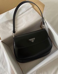 Vintage Luxury Jewelry, Prada Aesthetic Bag, Designer Handbags Aesthetic, Prada Bag Aesthetic, Prada Vintage Bag, Affordable Designer Bags, Dream Bags, Luxury Bags Collection, Prada Handbag