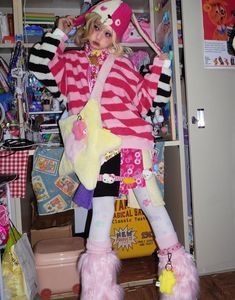 Black Pink Outfit, Outfit Inspo Korean, Decora Harajuku, Pastel White, Fluffy Cardigan, Clothes Streetwear, Kei Fashion, Harajuku Outfits, Gyaru Fashion