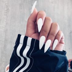 Finger Extensions, White Stilettos, Natural Nail Art, Shape Nails, Stiletto Nail Art, Gold Nail