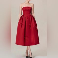 Perfect For A Holiday Dinner Or Cocktail Party!! Beautiful Burgendy/Wine Strapless Midi Dress With Structured Bust And Built In Support. I Am 5’2 And 126lbs Fits Like A Dream Except In Bust (I’m A 34d) And It’s Difficult To Fit The Structured Cups Properly. Would Be Perfect For A B Or C Cup!!! Length:98cm Dry Clean Rayon Fabric Stretchability/Elasticity: Non-Stretch Kibbe Dramatic Classic, Kibbe Dramatic, Dramatic Classic, Strapless Midi Dress, C Cup, Holiday Dinner, Dress Inspo, Rayon Fabric, Wine Red