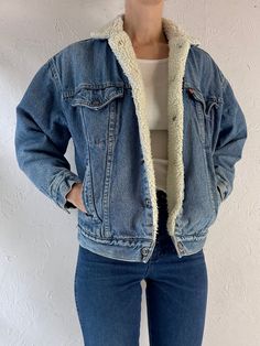 - Vintage 1980s Levis faux shearling lined denim jacket - Snaps up the front - Made in USA - Tagged L but fits womens XS Chest: 20.5" Length: 23" Sleeve: 19" Levis Sherpa Jacket Women Outfit, Denim Jacket Women Outfit, Denim Jacket Outfit Women, 80s Jean Jacket, Fleece Lined Denim Jacket, Fall Denim Jacket, Jean Jacket Outfit, Jean Levis, Jean Jacket Hoodie