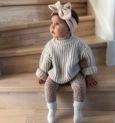 Baby Kids 👼🏼 on Instagram: “@cutekidsfashion_ ... @ooarven 💜 @babiesvideoo @cutekidsfashion_ @babiesfashionn ... ... .. .. #cutekidsfashion_ #babiesvideoo…” Girls Winter Outfits, Baby Ootd, Handmade Sweater, Baby Fits, Girls Fall Outfits, Foto Baby