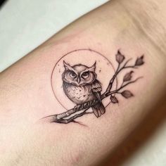 Halloween Tattoo Design Kit Owl Tattoo For Women, Colorful Owl Tattoo, Cute Owl Tattoo, Mouse Tattoos, Forarm Tattoos, Muster Tattoos, Owl Tattoo Design, Tasteful Tattoos, Halloween Tattoo