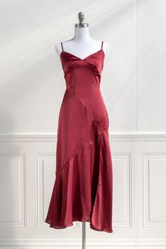 Red Old Hollywood, Holiday Cocktail Party, Holiday Cocktail, Romantic Evening, Grad Dresses, Romantic Dress, Burgundy Dress, Satin Bow, Look Vintage