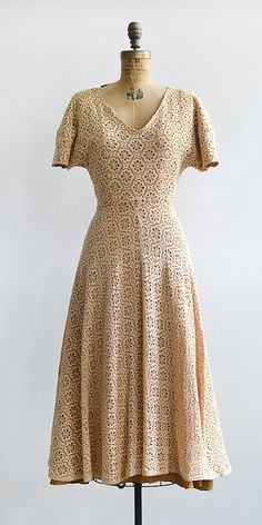 vintage 1950s dusty peach eyelet lace dress / Adored Vintage Vintage Summer Fashion, 1950s Dresses Vintage, Dusty Peach, Eyelet Lace Dress, Adored Vintage, Fashion 1950s, Daily Living, Lovely Clothes, Eyelet Lace