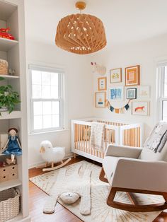 a baby's room is decorated in neutral colors