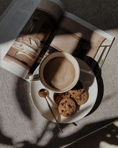 Coffee Lifestyle, Food Photography Dessert, Coffee Photography, Home Styling, Classy Aesthetic, Art Video, Beige Aesthetic, Brown Aesthetic