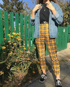 Girl Gru, Idle Town, Clothing Grunge, Look 80s, Girl Grunge, Comfy Winter, Style Gothic, Alternative Style, Hipster Outfits