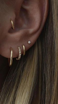 jewerly. simple, earrings, gold jewelry, earring stack Gold Earring Peircings, Earring Inspo Minimalist, Gold Earrings Triple Piercing, 3 Piercings Ear Lobe Gold, Gold Earring Piercing Inspiration, 4 Hole Earring Ideas, 4 Lobe Piercings And Cartilage, Lobe Piercings Triple, Earrings Aesthetic Triples