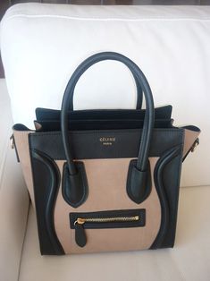 Celine. Tan and black, love it! <3 Gorgeous!! Must have!! I have so many cute outfits for this to gooooo withhhhhh Celine Paris Bag, Tas Celine, Sac Michael Kors, Celine Paris, Hot Handbags, Celine Handbags, Coach Outlet