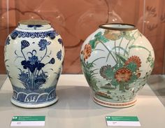 Seasonal blooms patterned on Eastern ceramics at Ho Chi Minh City exhibition | Tuoi Tre News