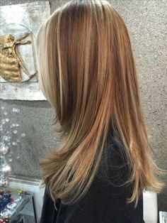 Warm Tone Highlights, Highlights Dark Blonde Hair, Dimensional Golden Blonde, Brown Hair Inspo, Dyed Blonde Hair, Haircut Inspo, Dyed Hair Inspiration, Honey Blonde Hair, Blonde Hair Inspiration