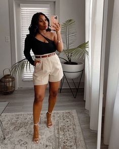 High Waisted Dress Shorts Outfit, Fashionable Summer Outfits For Women, Chic Shorts Outfits Women, Woman’s Shorts Outfits, Simple Elegant Fashion Casual, Shorts Fashion Womens, Stylish Shorts Outfits For Women, Black Woman Outfits Classy, Pleated Shorts Outfit Summer