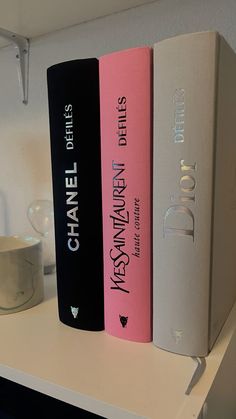 livres des défilés haute couture #mode #fashion #books #livres #dior #ysl #chanel Designer Book Decor, Dior Astethic, Dior Book Aesthetic, Little Book Of Dior, Prada Book, Personal Project Ideas, Louis Vuitton Book, College Bedroom Decor, Chanel Book