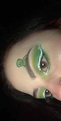 Alien Costume Women Diy Make Up, Diy Alien Costume Women Makeup Ideas, Cute Alien Makeup Easy, Subtle Alien Makeup, Easy Alien Makeup Simple, Alien Theme Makeup, Alien Make Up Easy, Alien Makeup Looks Easy, Alien Makeup Easy