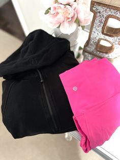 Black Scuba Outfit, Black Scuba Hoodie Outfit, Black Lululemon Scuba Hoodie Outfit, Sonic Pink Leggings, Blue Leggings Outfit, Pink Leggings Outfit, Lulu Fits, Scuba Half Zip, Lululemon Outfit