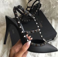 Hak Tinggi, Valentino Shoes, Black Leather Shoes