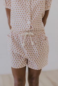 floral tie shorts - summer shorts - shorts with pockets - matching shorts and blouse set - spring fashion shorts Casual Floral Print Shorts, Affordable Trendy Spring Shorts, Park Family Photos, Tie Waist Shorts, Fashion Shorts, Tie Shorts, Textured Sweater, Shorts Summer, Plus Size Shopping