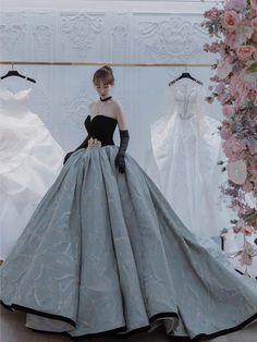 Gaun Abad Pertengahan, Gown Prom Dresses, Luxury Embroidery, Embroidery Wedding, Old Fashion Dresses, Dresses Ball Gown, Princess Ball Gowns, Fantasy Gowns