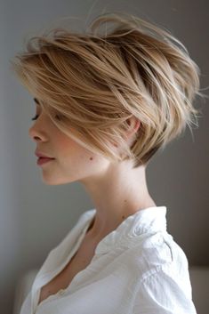 70 short bob haircuts For Sexy Look In 2024. See # 58 Kort Bob, Short Shaggy Haircuts, Chic Short Hair, Short Silver Hair, Shaggy Haircuts, Short Hairdos, Messy Short Hair, Hair 2024