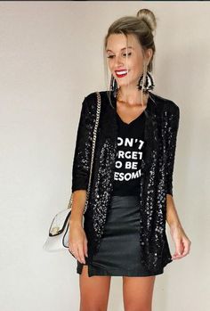 Find More at => http://feedproxy.google.com/~r/amazingoutfits/~3/qp98b8tQAVI/AmazingOutfits.page Dress Nigth, Leather Skirt Outfit, Fiesta Outfit, Rock Outfit, Eve Outfit, Holiday Party Outfit