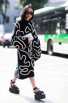 Yoyo Cao, Outfit Vintage, Milan Fashion Weeks, Street Style Inspiration, Mode Inspo, Cool Street Fashion, Street Style Looks, Looks Style, Outfits Casuales