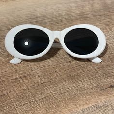 New In Bag Clout Goggles - Think David Rose From Schitt’s Creek! White Goggles Aesthetic, Cloud Goggles Sunglasses, Clout Glasses, Twiggy Sunglasses, Bug Goggles, Desert Goggles, Clout Goggles, Chrome Hearts Sunglasses, Transparent Sunglasses