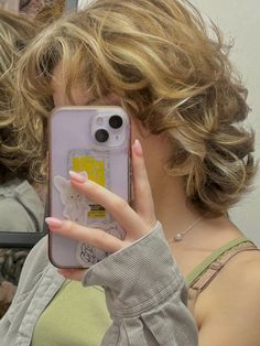 Blonde Tomboy Aesthetic, Short Brown Hair With Blonde Streaks, Short Brown Hair Layered, Short Blonde Curly Hair With Bangs, Brown Short Hair With Layers, Messy Short Blonde Hair, Short Layered Hair Curly, Brown Streaks In Blonde Hair, Curly Blonde Short Hair