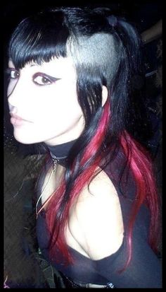 Goth subculture
Industrial goth girl
Goth Mohawk and goth makeup Goth Undercut, 2000s Goth, Mohawks, Peinados Fáciles Para Cabello Corto, Punk Girl