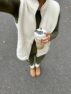 #fallout #fallfashiontrends #casualfashionstyle Class Outfit Inspo College, Chill Outfit, Cozy Fall Outfits, Chill Outfits, Spring Looks, Fall Fashion Trends, Cozy Fall, Mom Style, Winter Outfit