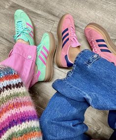 Adidas Gazelle Bold Pink Outfit, Gazelle Bold Outfit, Pink Shoes Outfit, Adidas Gazelle Pink, Mint Outfit, Gazelle Bold, Look Adidas, Trendy Shoes Sneakers, Preppy Shoes