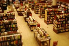 an overhead view of a book store filled with lots of books on shelves and tables