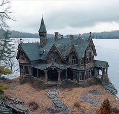 Fairytale House, Creepy Houses, Beautiful Ruins, Old Abandoned Houses, Dream Life House, Spooky House, Victorian Mansions, Abandoned House, Abandoned Mansions