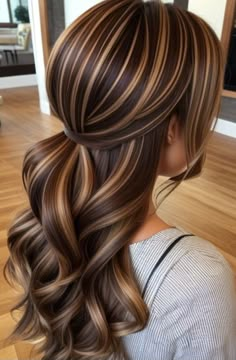 Rambut Brunette, Perfect Hair Color, Brunette Hair With Highlights, Spring Hair Color, Fun Hair, Beauty Tips For Hair, Hair Color Highlights, Hair Color And Cut, Spring Hairstyles