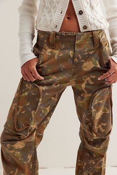 Slouch Pants, Sporty Sneakers, Camouflage Print, Trouser Style, Zipper Detail, Moto Boots, Small Waist, Boho Outfits, Fashion Pants