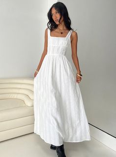 Elegant White Maxi Dress, Brandy Melville Maxi Dress, Elegant Loose Dresses, Simple White Dress Graduation, Sun Dresses Maxi, Princess Polly Maxi Dress, Long Sun Dress Outfit, Low Back Maxi Dress, White Cotton Midi Dress