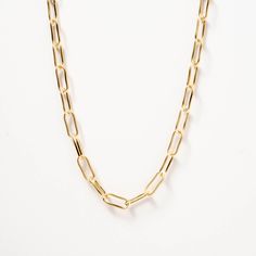 Indulge in a timeless statement with this bold link chain necklace. The sturdy and chic design of the necklace enhances any outfit with its understated charm. Made to last, the versatile piece is perfect for any occasion. Elegant Oval Link Charm Necklace For Everyday, Classic Chunky Chain Link Toggle Necklace, Classic Chunky Chain Toggle Necklace, Chic Toggle Necklace With Paperclip Chain For Everyday, Minimalist Chunky Chain Oval Link Jewelry, Chic Everyday Toggle Necklace With Paperclip Chain, Minimalist Chunky Chain Jewelry With Oval Links, Classic Toggle Necklace With Chunky Chain, Elegant Everyday Charm Necklace With Link Chain