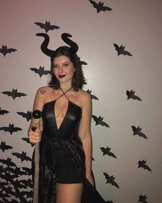 #malefica #malefic #costume #disfraz #idea #girls #movie #peliculas #halloween #spookyseason Dark Angel Halloween Costume, Fashion Designer Aesthetics, Maleficent Costume, Hot Halloween Outfits, Fashion Tattoo, Aesthetics Fashion, Halloween Coustumes, Fashion Outfits Summer, Trend Outfit