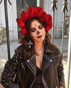 Mery Turiel- CosmopolitanES Halloween Makeup Diy Tutorial, Halloween Makeup Diy, Diy Kostüm, Cute Couple Halloween Costumes, Pretty Halloween, Halloween Party Outfits, Elegant Halloween